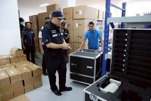 สำนักงาน กสทช. ตรวจค้นบริษัทใน จ.สมุทรปราการ อายัดโดรนและอุปกรณ์ตรวจจับ เร่งประสานกรมศุลกากร ตรวจสอบความถูกต้อง