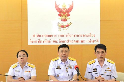 สำนักงาน กสทช. เสนอแก้ปัญหาเรื่องสิทธิแห่งทาง ให้มีหน่วยงานกลางลงทุนวางท่อนำสายโทรคมนาคมทั้งหมดลงดิน แล้วให้ผู้ประกอบกิจการโทรคมนาคมมาเช่าท่อ พร้อมสรุปปัญหาและอุปสรรคเรื่องนี้เสนอ คสช. เพื่อแก้ไขปัญหาที่จะเป็นอุปสรรคต่อนโยบายดิจิตอลอีโคโนมีของรัฐบาล
